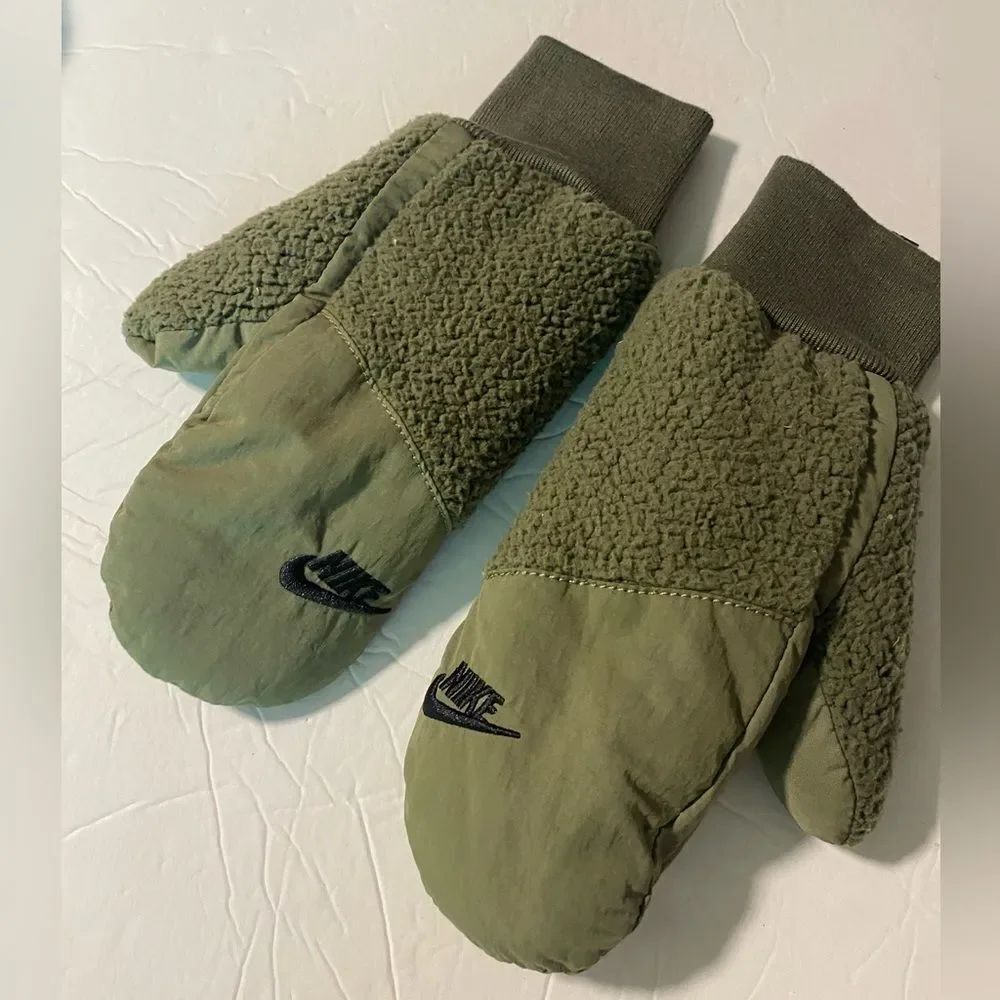 Nike women’s faux fur fleece lined sherpa nylon army green mittens XS